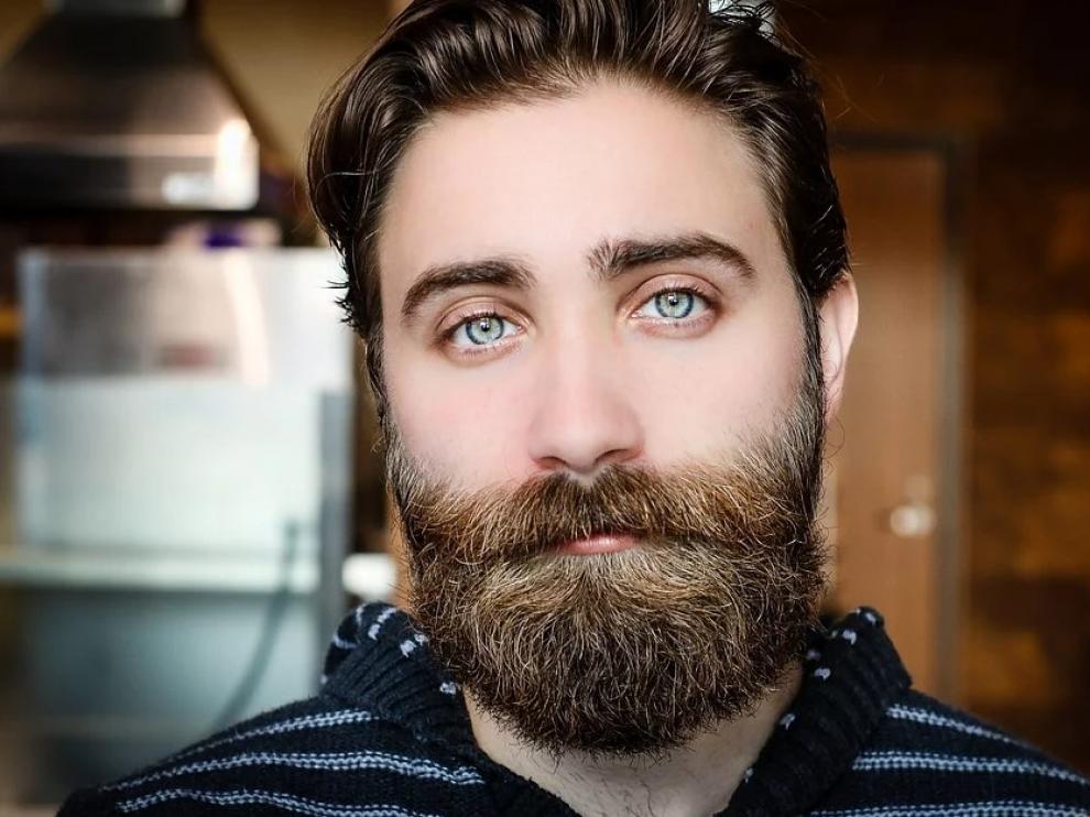 Los expertos afirman que la moda 'hipster' ha influido en la demanda de este tipo de cirugías estéticas.