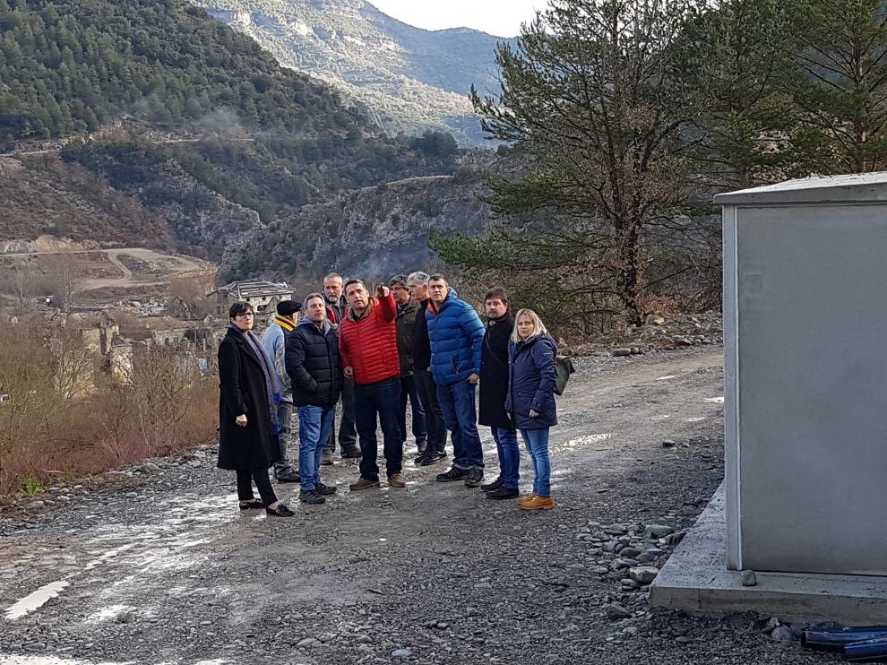 Soro, en su visita a las obras que se están realizando en Jánovas.