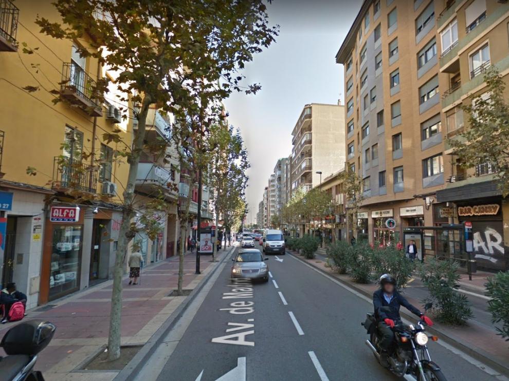 Varias marquesinas de autobús en la avenida de Madrid.
