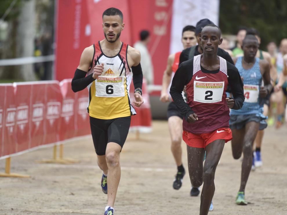 Kwizera, a la derecha, y Mounim, durante el cross de este domingo.