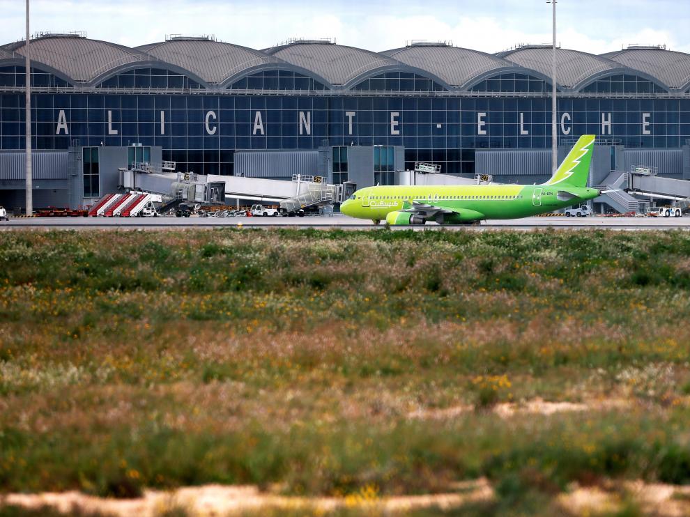 El aeropuerto de Alicante ha desviado vuelos a Valancia y el de Valencia ha sido cerrado