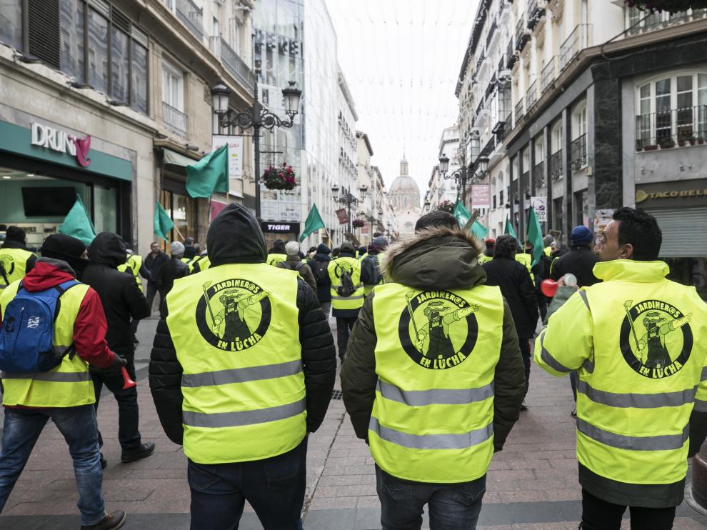 Protesta de los trabajadores de FCC por las calles de Zaragoza