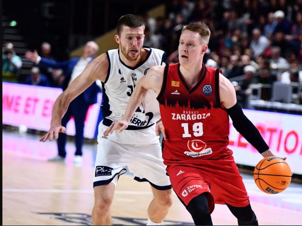 Robin Benzing durante el partido de ayer ante el Dijon