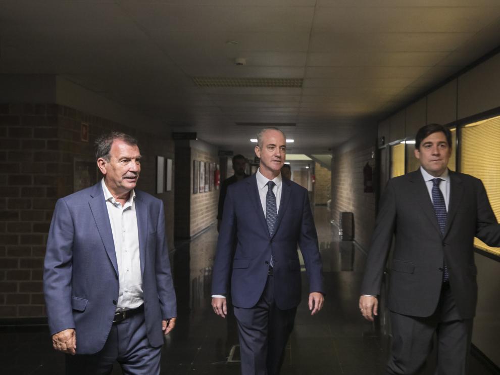Emilio Garcés, consejero de Basket Zaragoza; Jorge Costa, consejero del grupo Costa, y Reynaldo Benito, presidente de Basket Zaragoza.