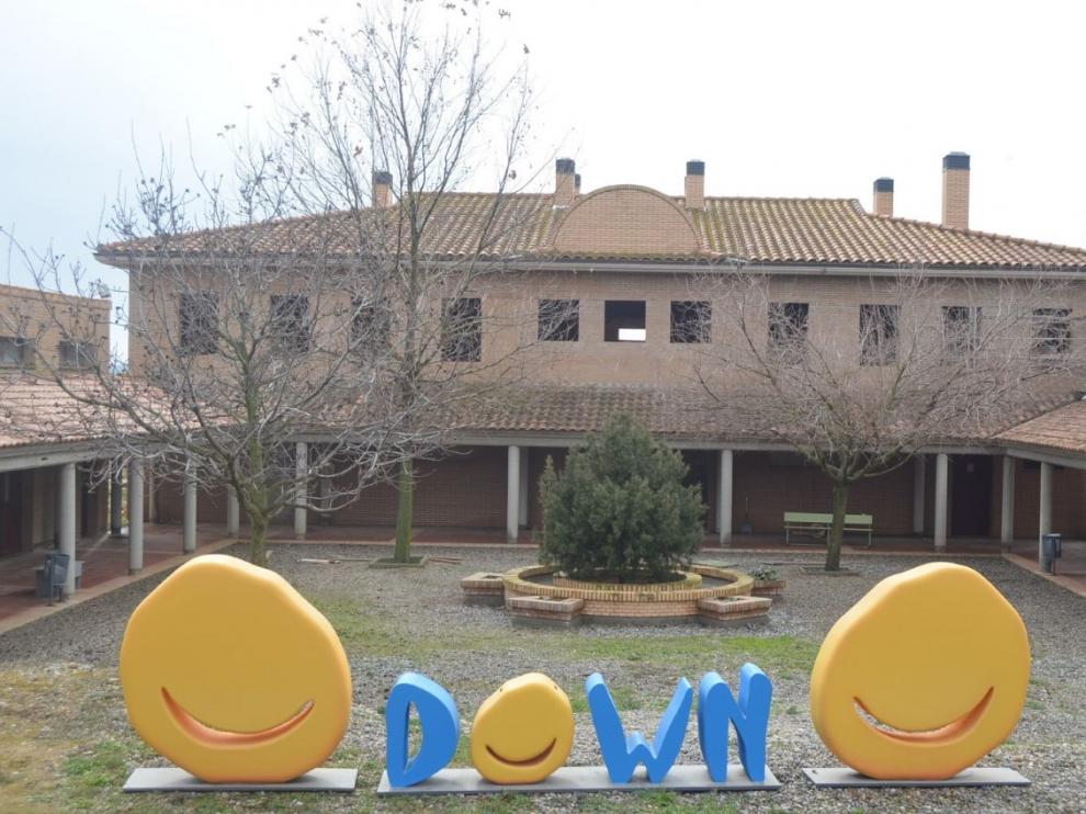 Obras en el albergue y escuela de vida independiente La Sabina, que Down Huesca está construyendo en Fonz