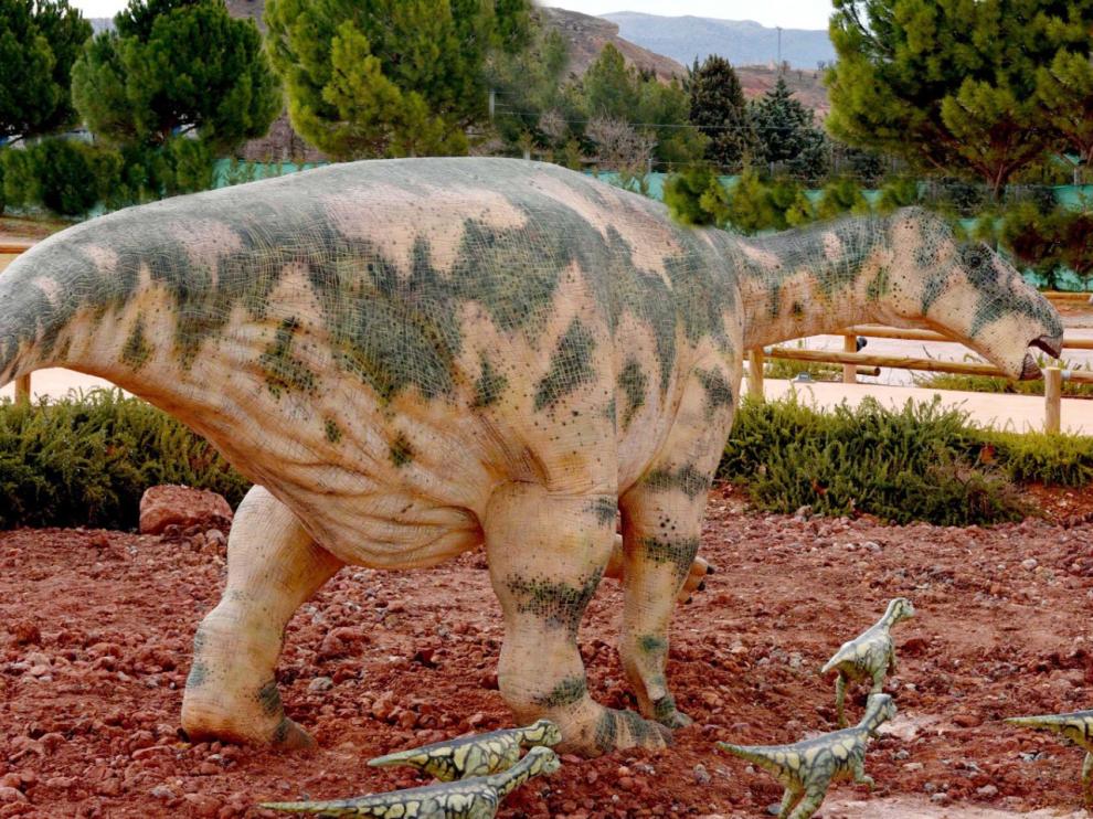 Reconstrucción del ornitópodo Iguanodon exhibida actualmente en Dinópolis-Teruel