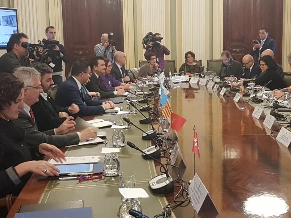 El ministro de Agricultura, Luis Planas, y su equipo, con los consejeros del ramo de las distintas comunidades autónomas, este miércoles en el Consejo Consultivo de la PAC.