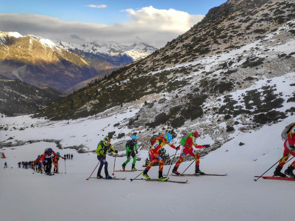 Participantes en la prueba de cronoescalada celebrada en la estación de esquí de Boí Taüll, en Lérida