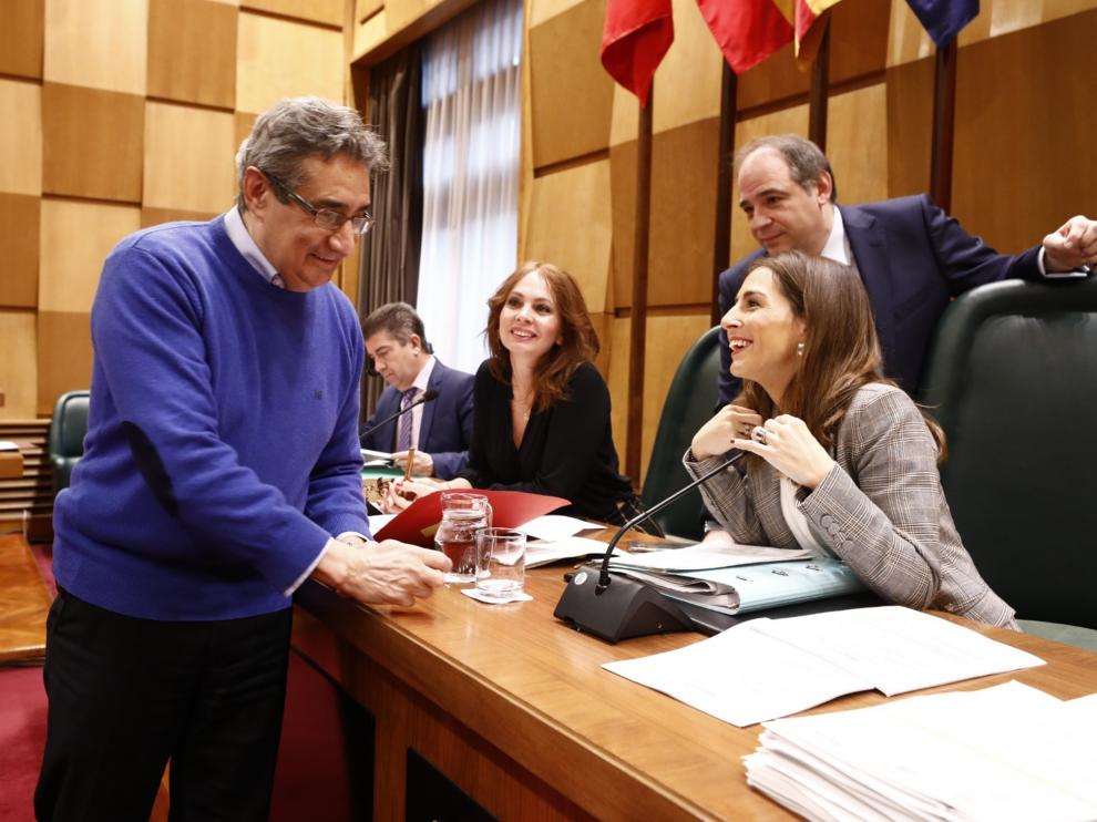 Julio Calvo (Vox), este jueves junto a la concejal de Hacienda, María Navarro.