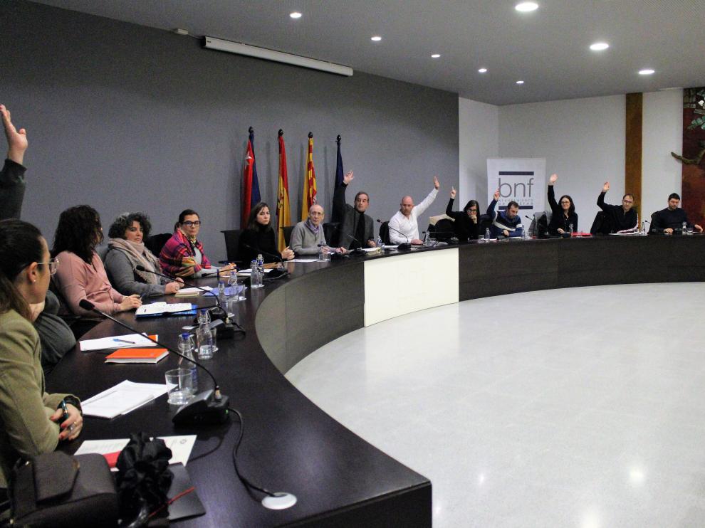 La corporación municipal de Binéfar durante la votación de este jueves.
