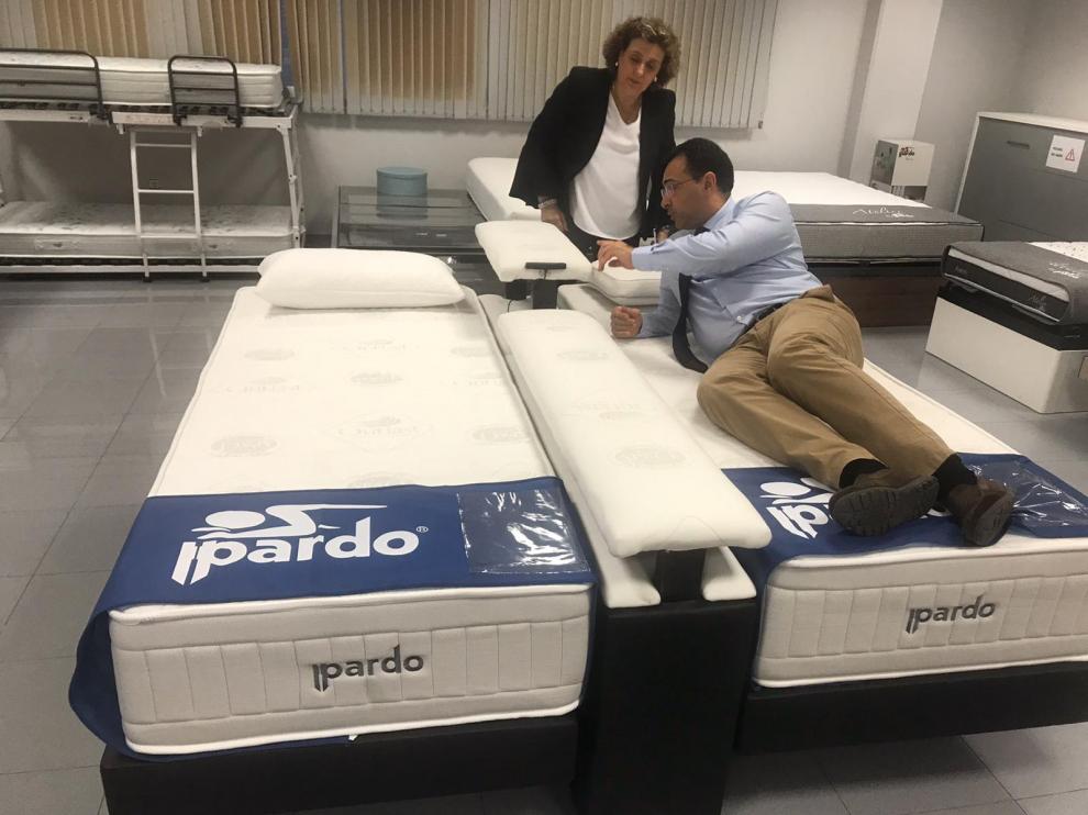 Una imagen de la presentación de la cama en la Feria del Mueble de Zaragoza.