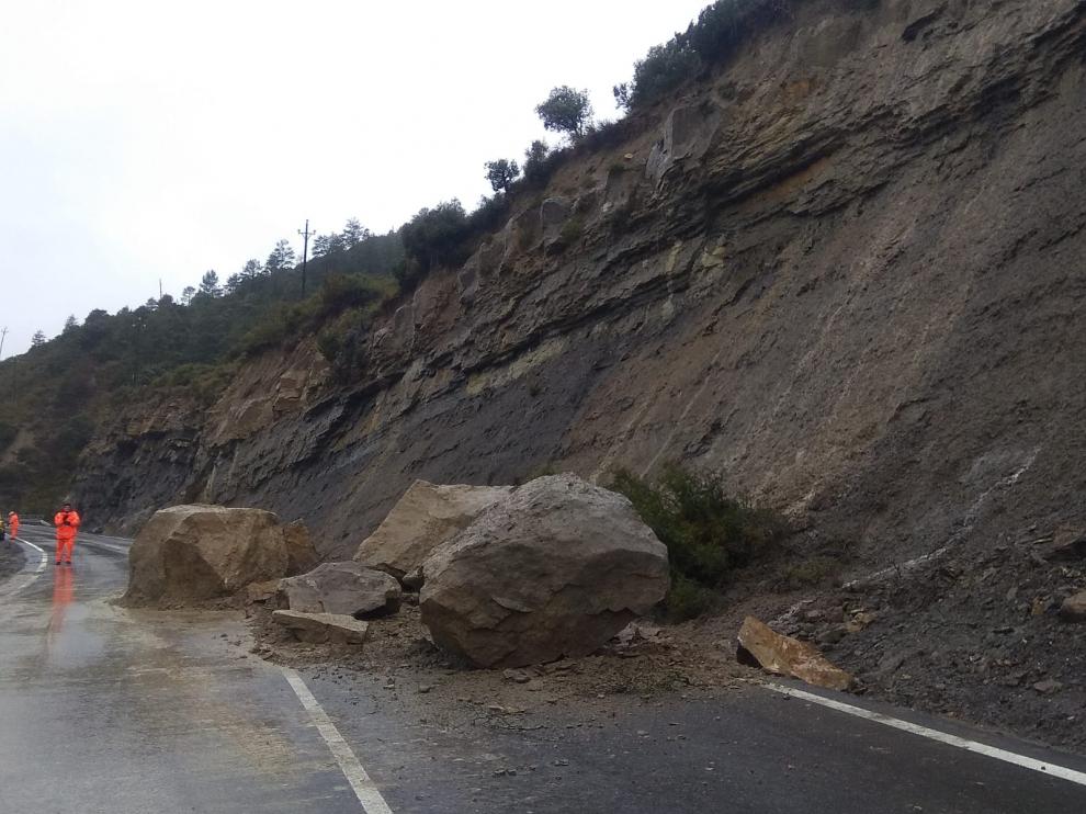 Desprendimiento en la carretera local que une Graus y Panillo