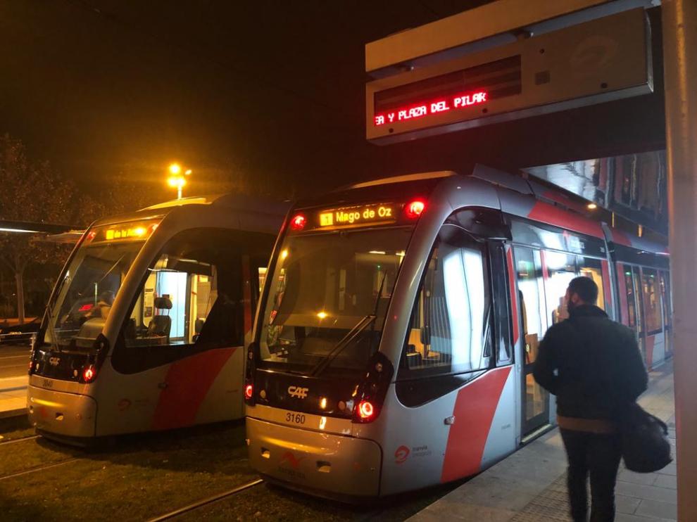 Los tranvías en la parada de, afectada por el corte.