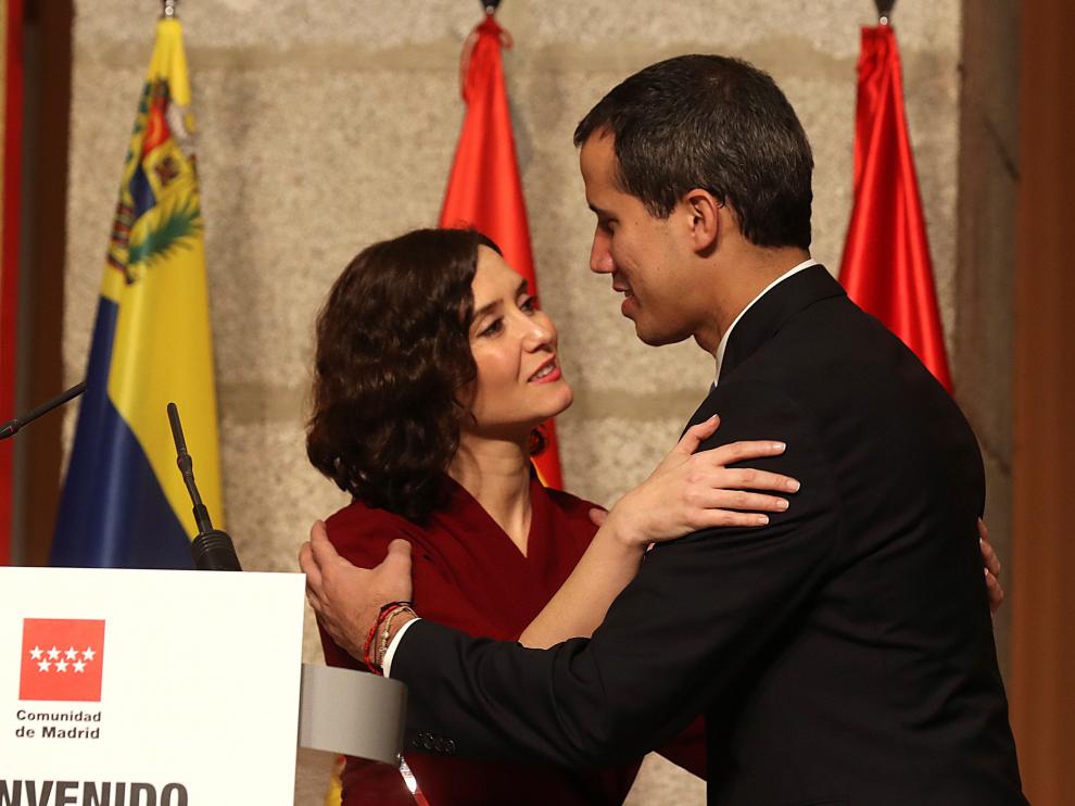 El presidente de la Asamblea Nacional de Venezuela junto a la presidenta de la Comunidad de Madrid.
