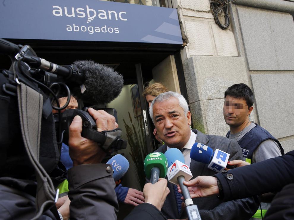Luis Pineda, presidente de Ausbanc, tras un registro en la sede de la asociación en 2016.