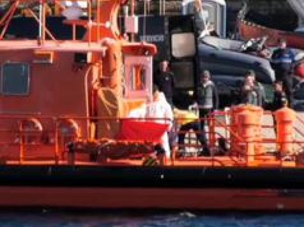 Un buque de la Armada detecta un pecio hundido a 320 metros.
