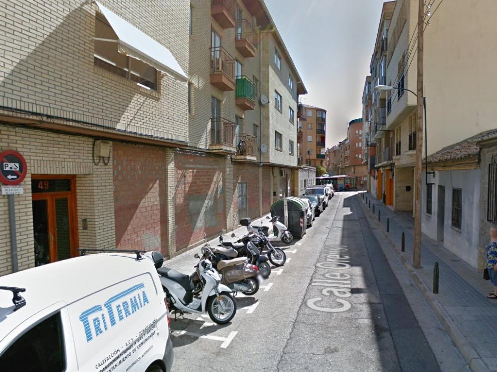 El contenedor ha ardido en la calle de Orense de Zaragoza, a la altura del número 49