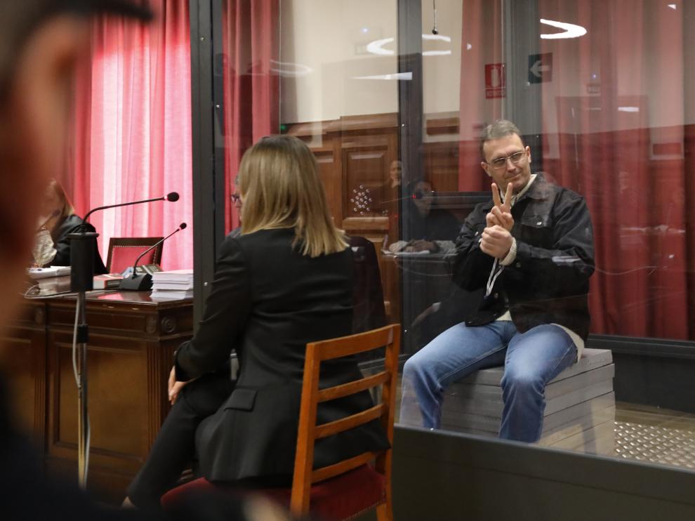 Igor el ruso, en la cabina de seguridad instalada en la sala de vistas.