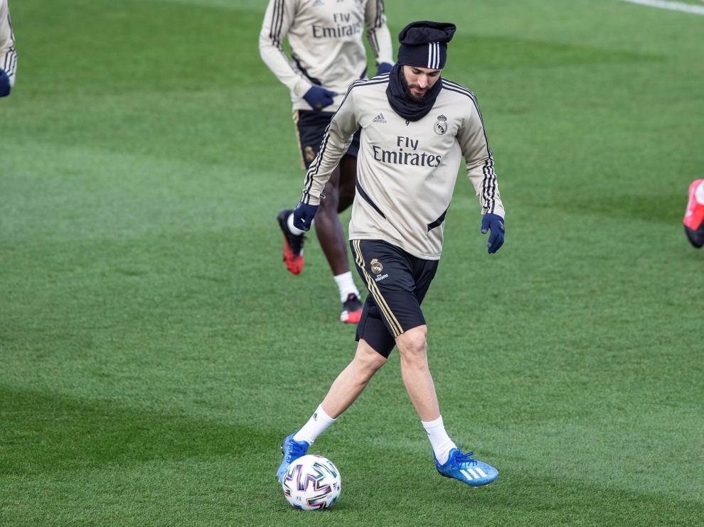 Benzema, durante el entrenamiento de este martes en Valdebebas.