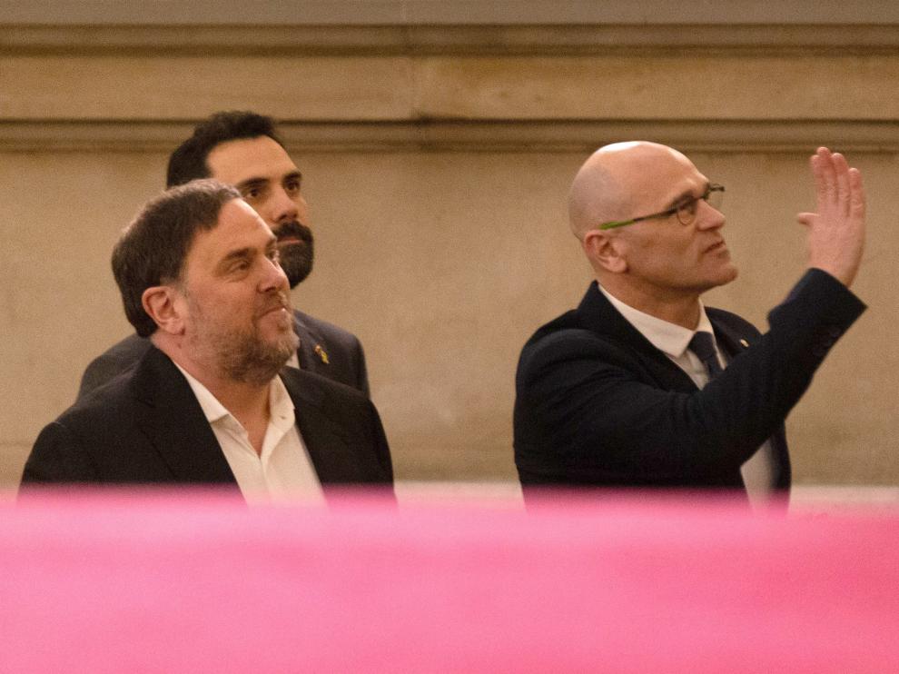 Los exconsejeros presos, en el Parlament