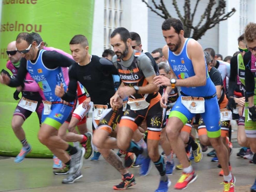 Salida de la prueba masculina del V Duatlón Cros Villa de Híjar