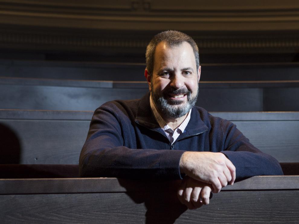 José Miguel Viñas, meteorólogo y divulgador, en el aula magna del Paraninfo de la Universidad de Zaragoza