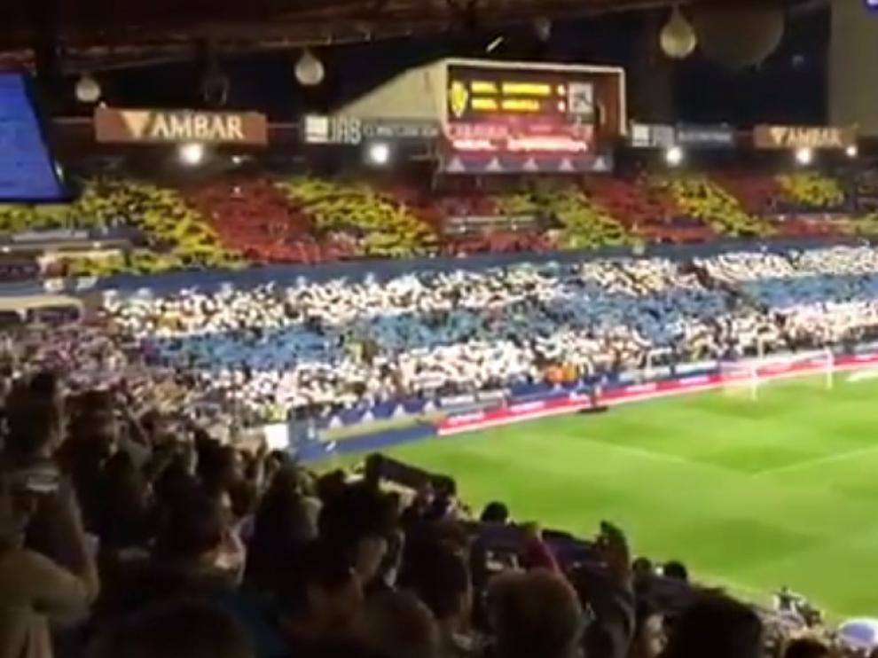 Recibimiento de La Romareda a los dos equipos.