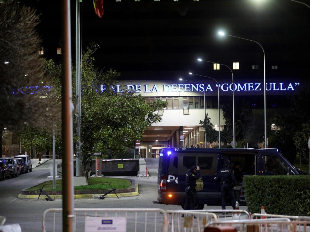 Los españoles repatriados, a su llegada al Gómez Ulla.
