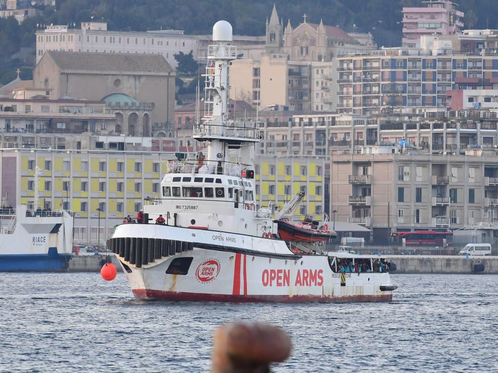 El barco de Open Arms entra en el puerto de Messina, en Italia, el pasado día 15 de enero.