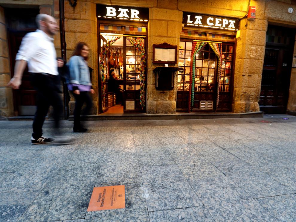 Imagen de al placa que recuerda a Gregorio Ordóñez en San Sebastián.
