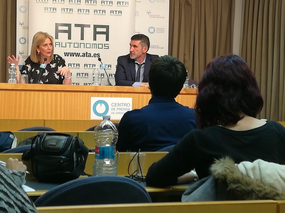 Mayte Mazuelas, responsable de ATA en Aragón, junto a José Luis Perea, secretario general de esta organización de autónomos