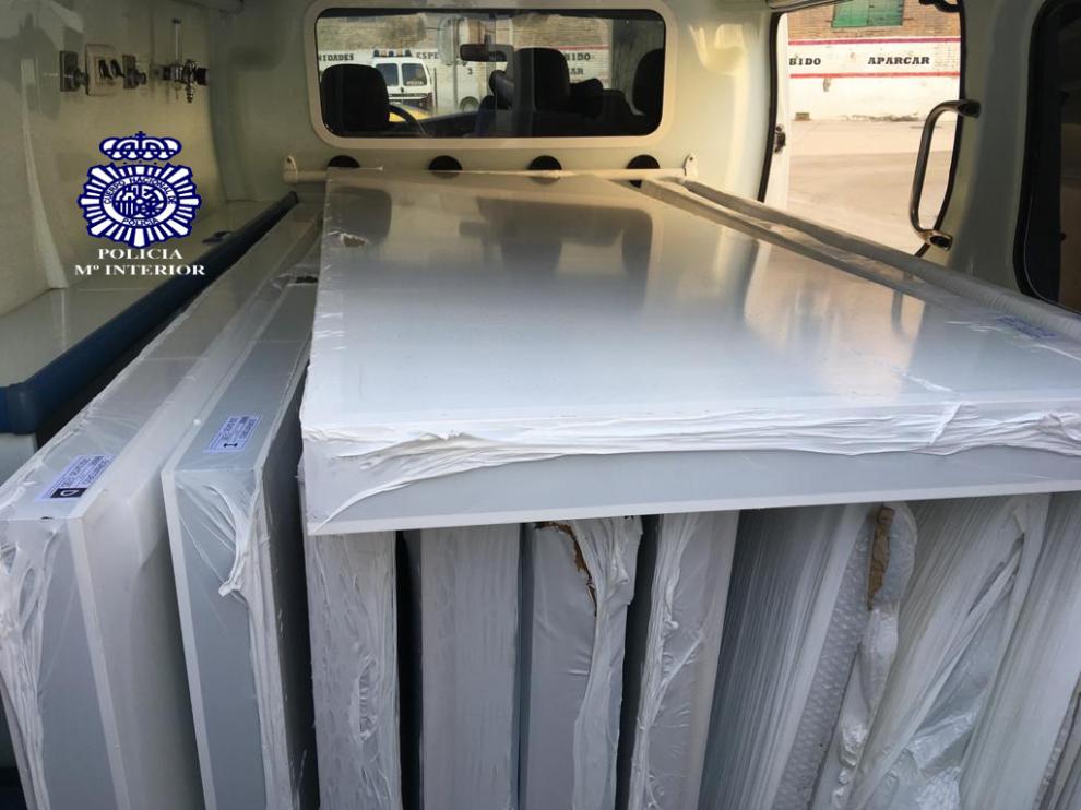 Las puertas robadas que se encontraban en el interior de la ambulancia.