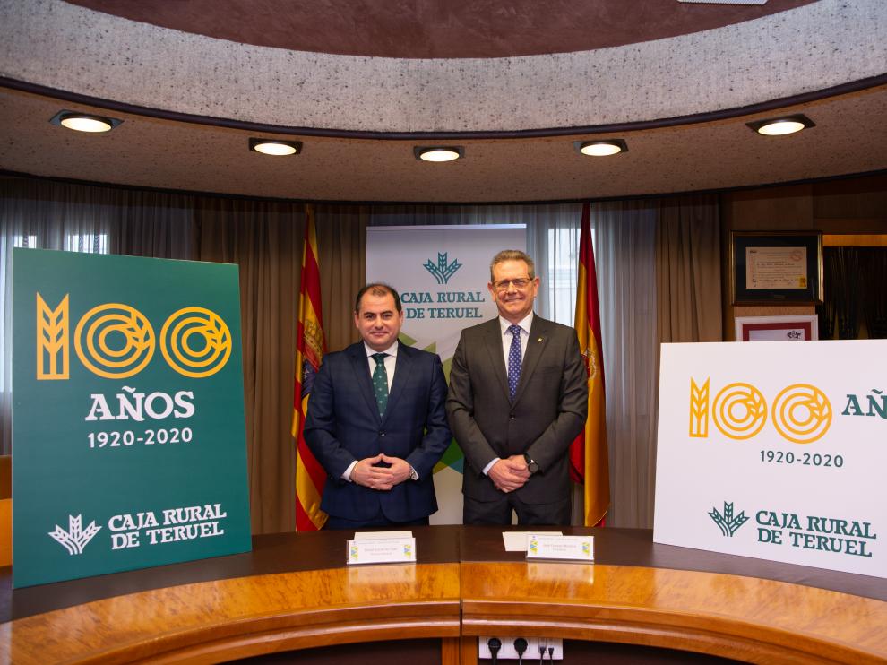 El director y el presidente de la Caja Rural de Teruel, David Gutiérrez y José Cuevas.