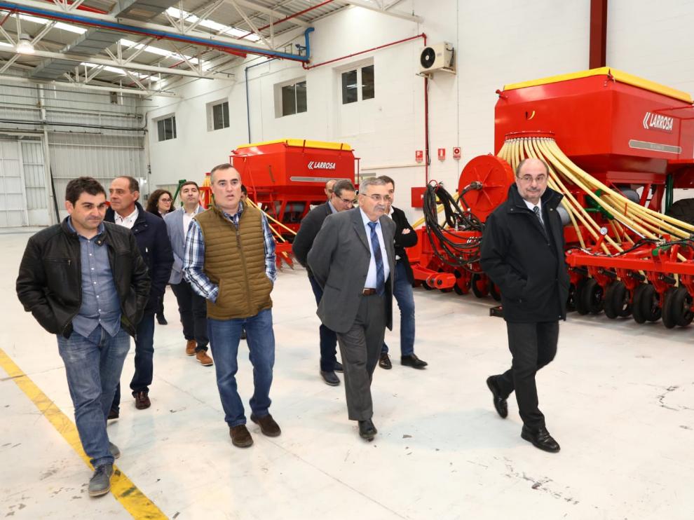 Lambán, junto a los directivos de Larrosa Arnal, los hermanos Santiago y Miguel.