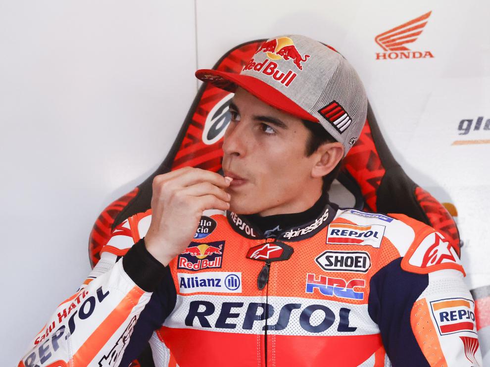 Sepang (Malaysia), 07/02/2020.- Spanish MotoGP rider Marc Marquez of Repsol Honda Team reacts inside his pit during the MotoGP pre-season test session at the Sepang International Circuit, in Sepang, Malaysia, 07 February 2020. (Motociclismo, Ciclismo, Malasia) EFE/EPA/FAZRY ISMAIL MotoGP pre-season test session in Sepang