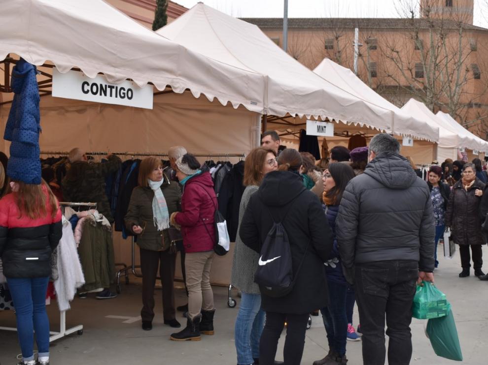 Quince establecimientos han participado este sábado en la Feria del Remate de Monzón.