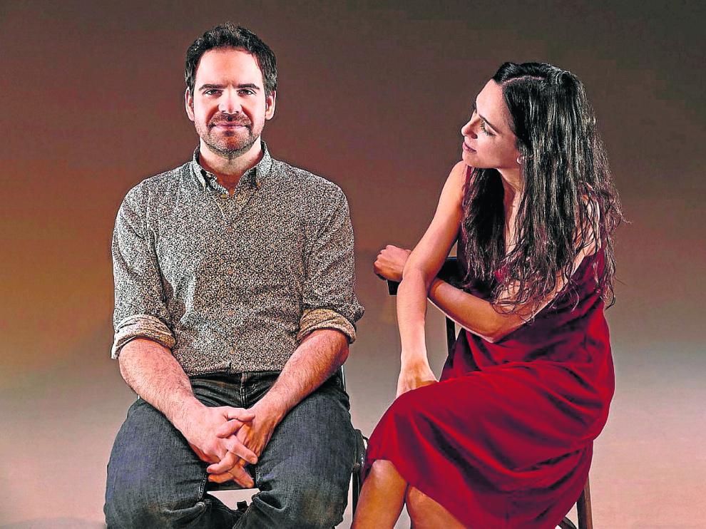 Jorge Usón, actor, dramaturgo y músico, con la actriz granadina María Jáimez, que es la protagonista absoluta de ‘La tuerta’.