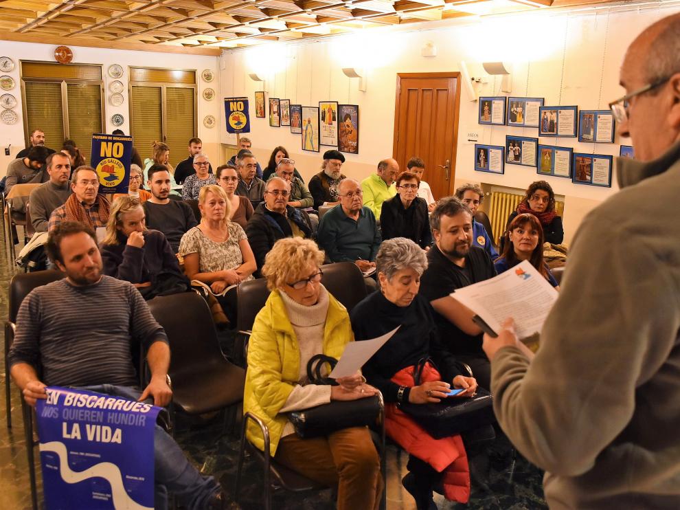Asistentes a la asamblea celebrada este lunes en Ayerbe.