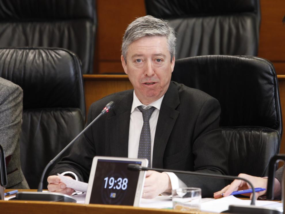 El presidente de la Cámara de Cuentas, Alfonso Peña, ayer en la ponencia de las Cortes