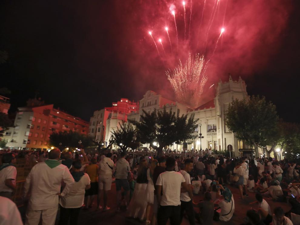 Fuegos artificiales en la plaza de Navarra el último día de las fiestas de San Lorenzo