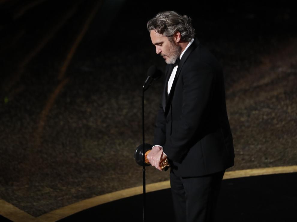 Joaquin Phoenix recoge el Óscar a mejor actor