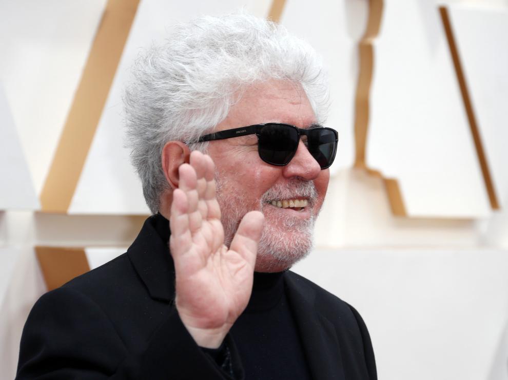 El director español, con sus inseparables gafas de sol.