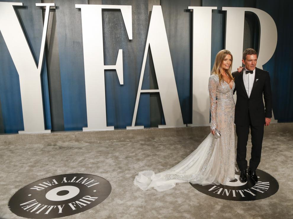 Antonio Banderas y su pareja, en la fiesta de Vanity Fair después de los premios Óscar 2020.