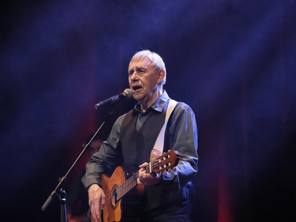 Joaquín Carbonell durante el concierto del 2 de diciembre de 2019 en el Teatro Principal de Zaragoza.