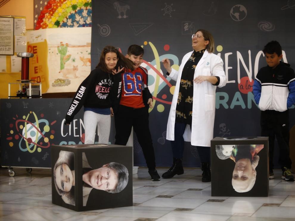 Los alumnos del Joaquín Costa descubren la ciencia con múltiples actividades.