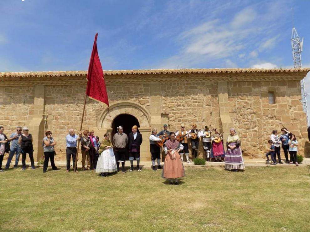 Los vecinos de Alberuela de Tubo van de romería a la ermita del Castillo cada primer domingo de mayo.