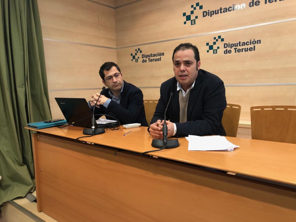Antonio Amador, diputado de Presidencia de la Diputación, a la derecha el presentar los avances en la administración electrónica.