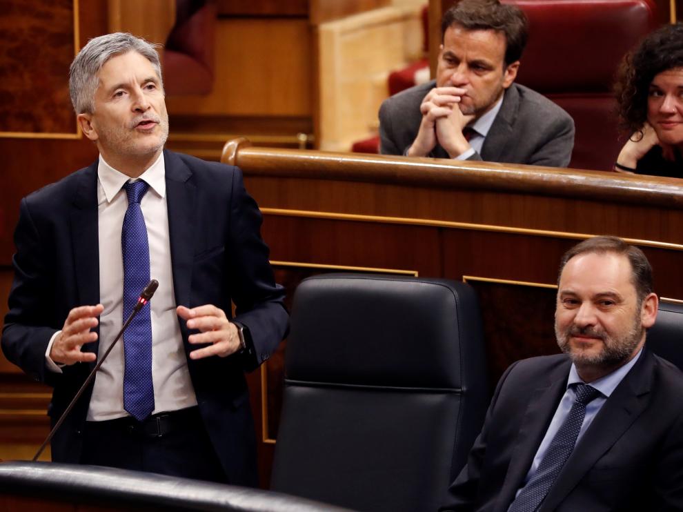 El ministro del Interior Fernando Grande-Marlaska junto al ministro de Fomente José Luis Ábalos, este miércoles en el Congreso