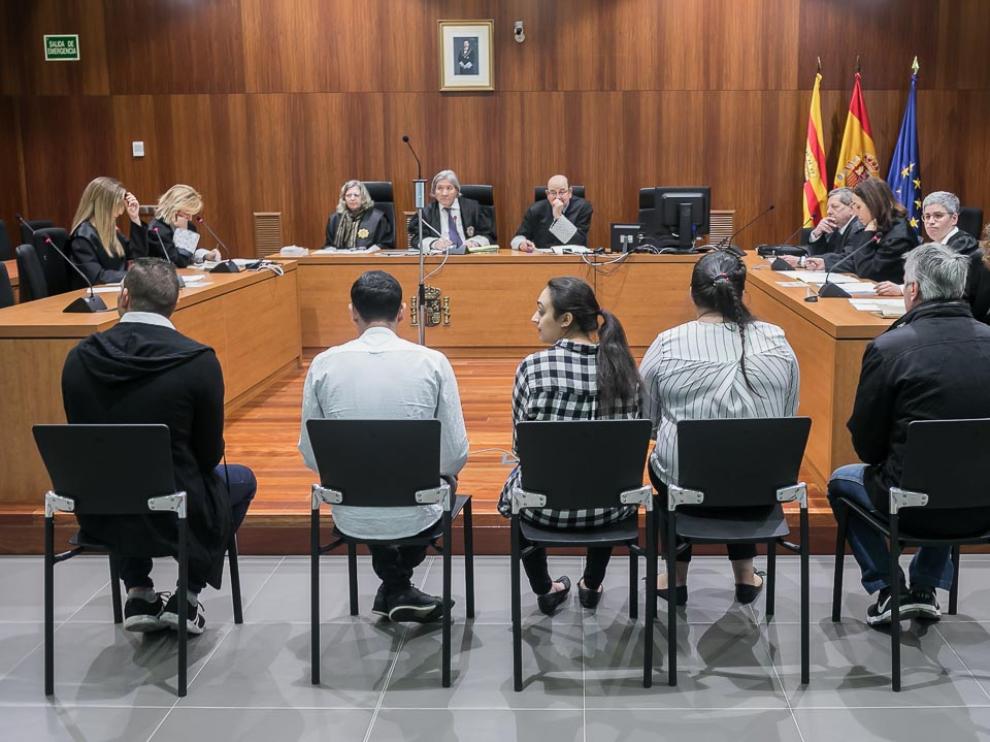 Los acusados, este miércoles en la Audiencia Provincial de Zaragoza.