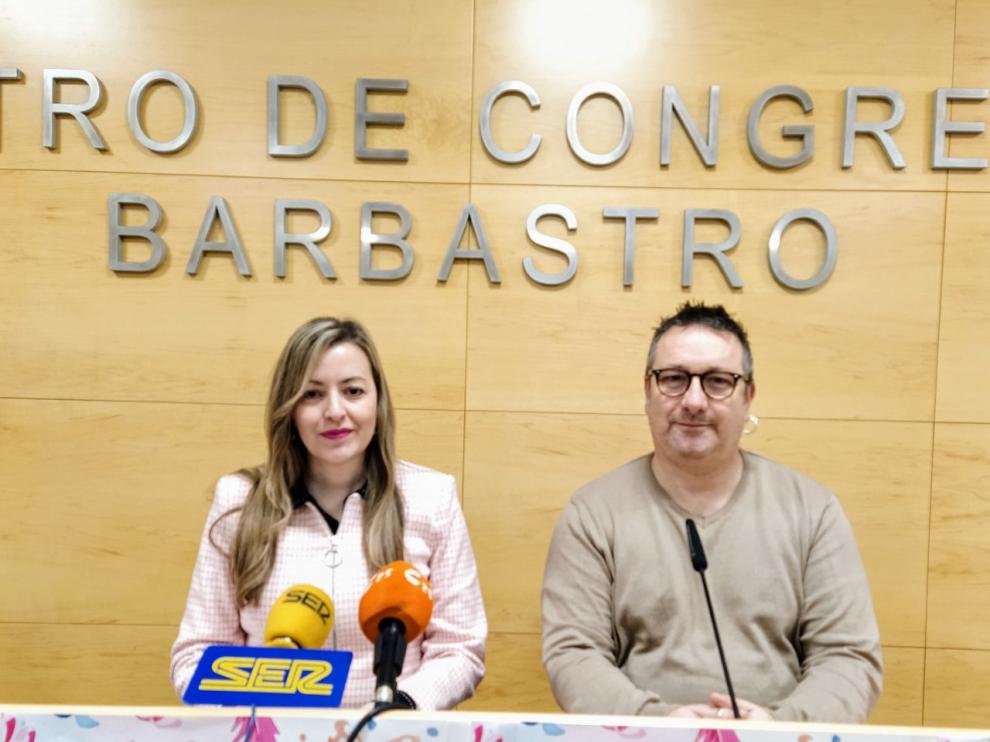 La concejala Pilar Abad y el técnico Javier Guirao